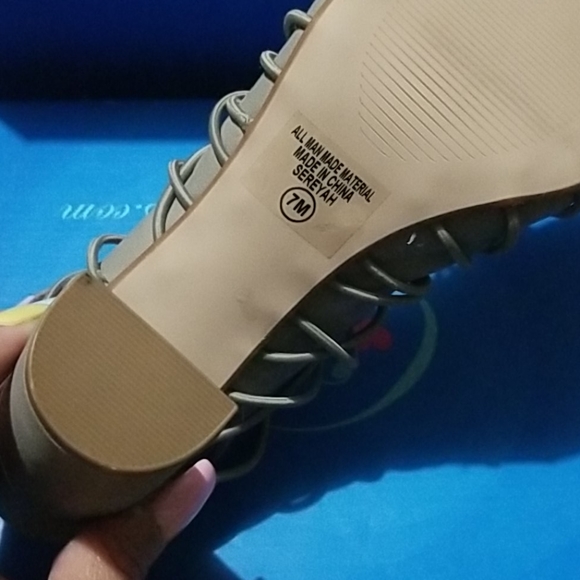 Delicious heels - Picture 3 of 3